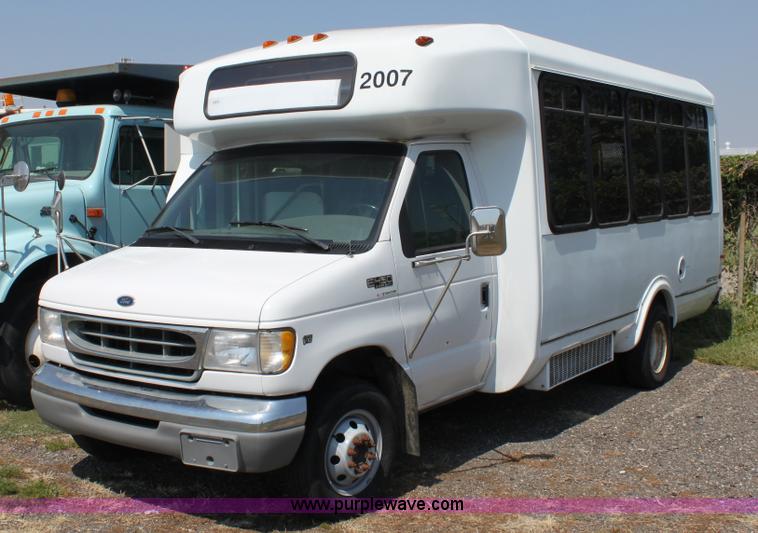image for item A2762 2000 Ford E450 Super Duty transit bus