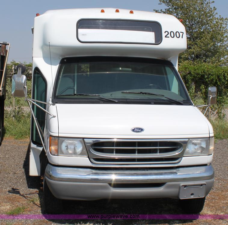 image for item A2762 2000 Ford E450 Super Duty transit bus