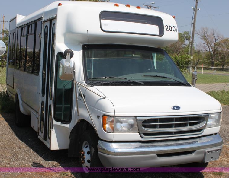 image for item A2762 2000 Ford E450 Super Duty transit bus