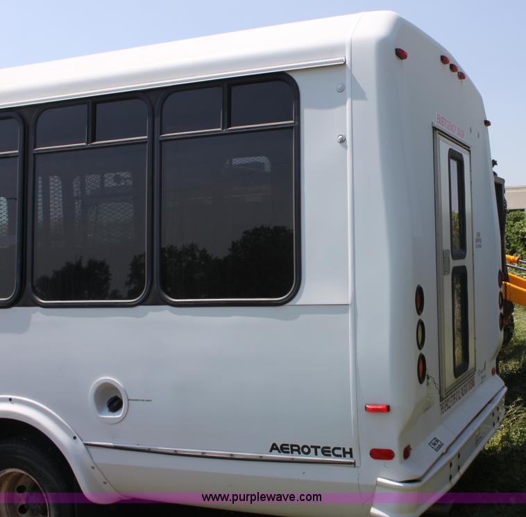 image for item A2762 2000 Ford E450 Super Duty transit bus