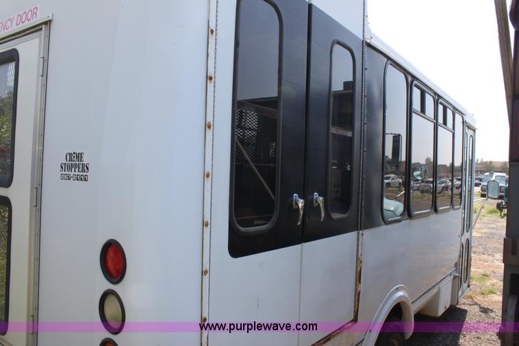 image for item A2762 2000 Ford E450 Super Duty transit bus