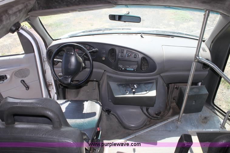 image for item A2762 2000 Ford E450 Super Duty transit bus