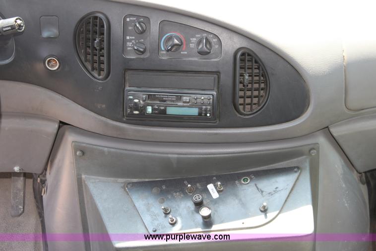 image for item A2762 2000 Ford E450 Super Duty transit bus