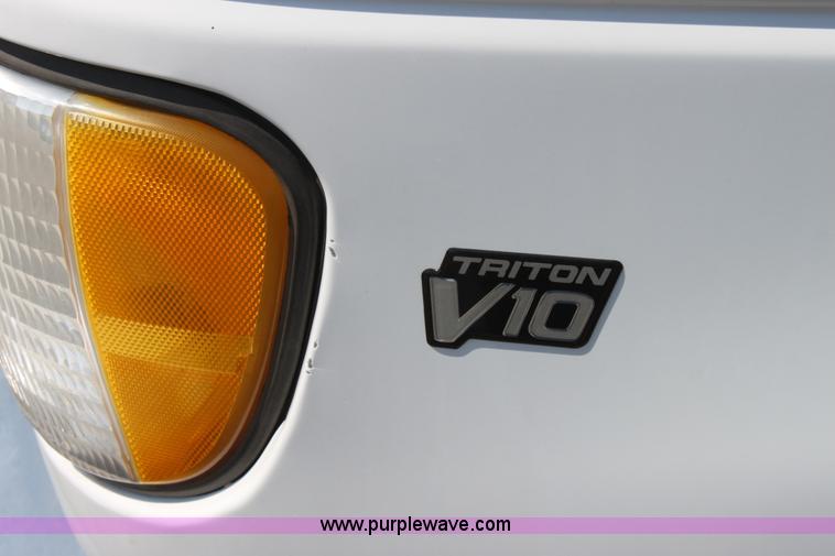 image for item A2762 2000 Ford E450 Super Duty transit bus