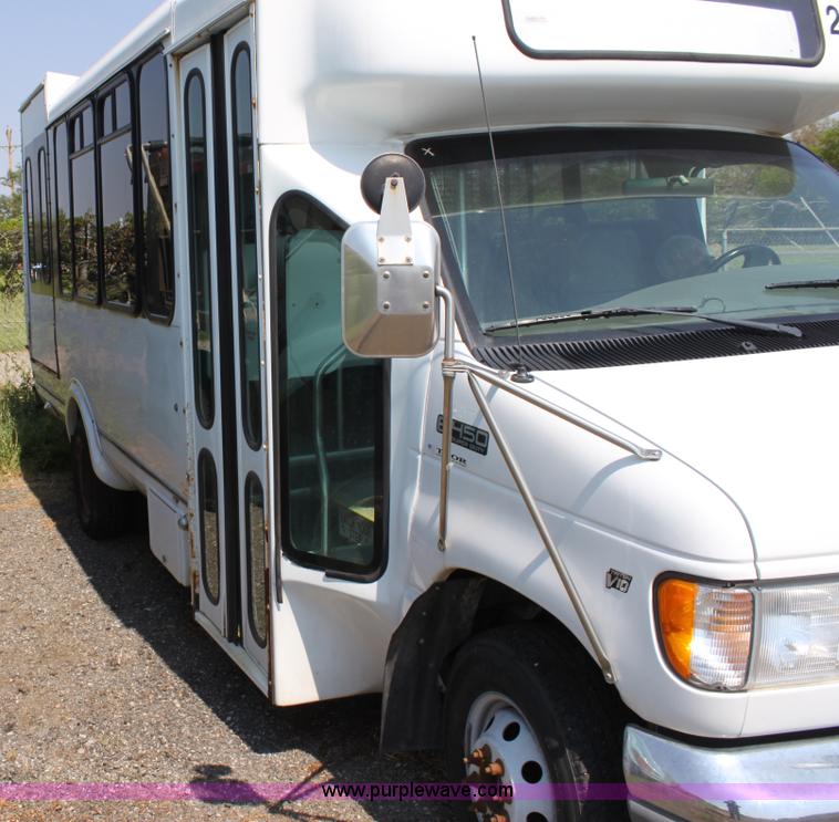 image for item A2762 2000 Ford E450 Super Duty transit bus
