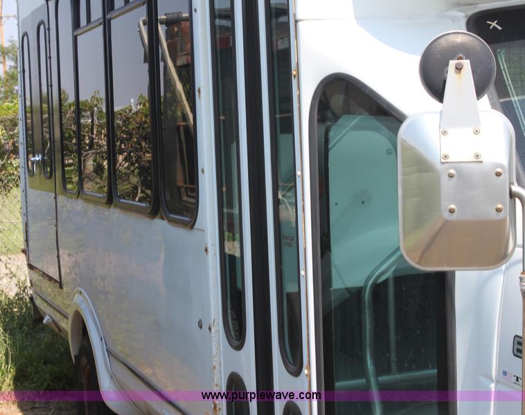 image for item A2762 2000 Ford E450 Super Duty transit bus