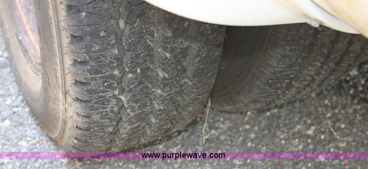 image for item A2762 2000 Ford E450 Super Duty transit bus