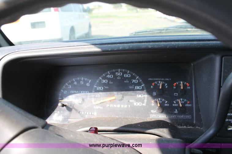 image for item A2763 1998 Chevrolet 1500 pickup truck