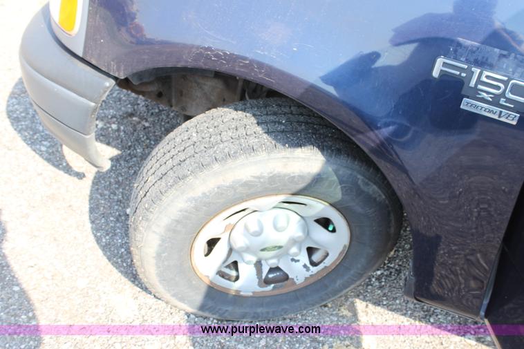 image for item A2766 2002 Ford F150 XL pickup truck