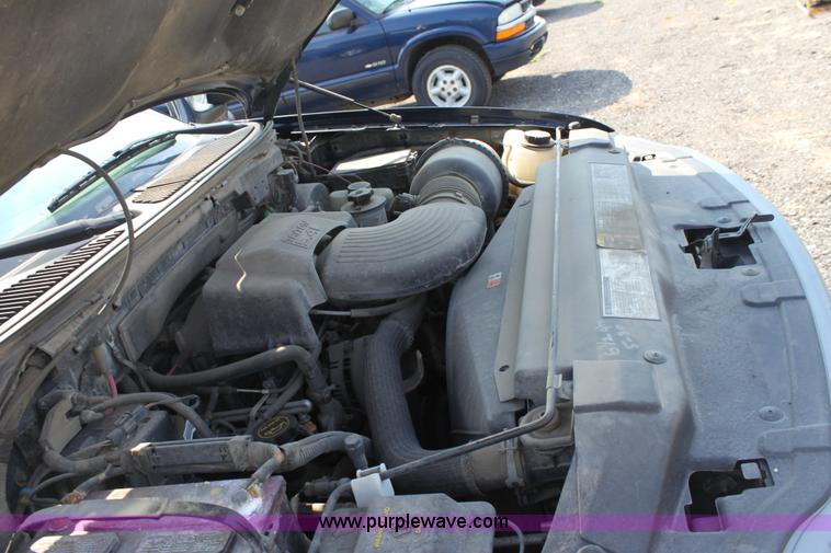 image for item A2766 2002 Ford F150 XL pickup truck