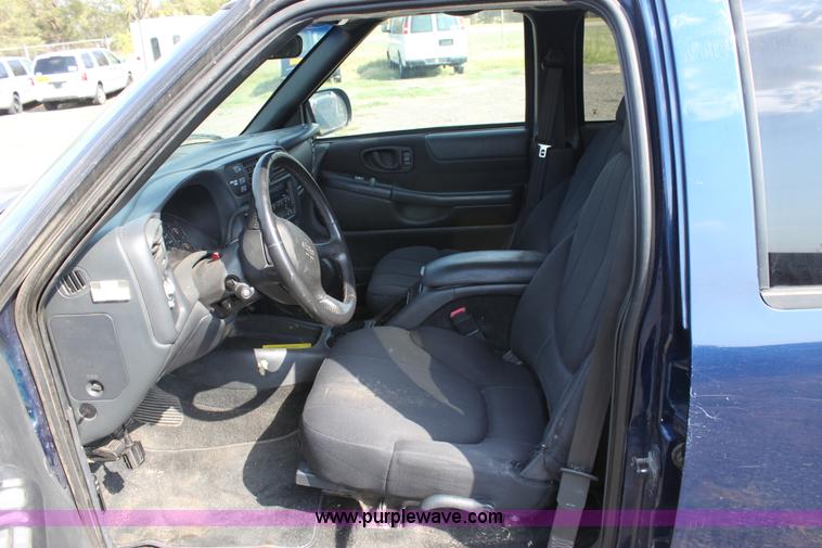 image for item A2768 2003 Chevrolet S10 LS crew cab pickup truck