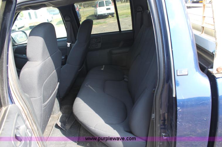 image for item A2768 2003 Chevrolet S10 LS crew cab pickup truck