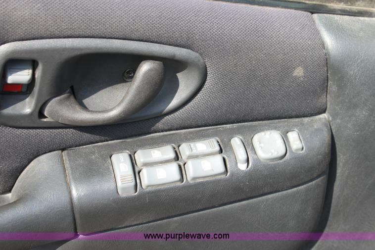 image for item A2768 2003 Chevrolet S10 LS crew cab pickup truck