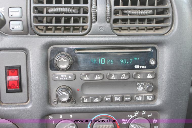 image for item A2768 2003 Chevrolet S10 LS crew cab pickup truck