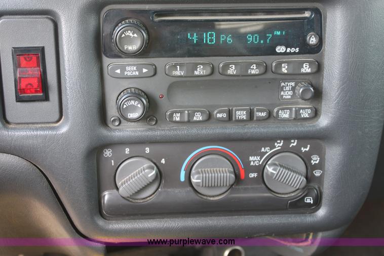 image for item A2768 2003 Chevrolet S10 LS crew cab pickup truck