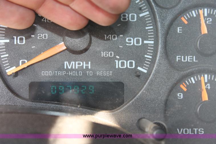 image for item A2768 2003 Chevrolet S10 LS crew cab pickup truck