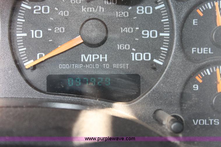 image for item A2768 2003 Chevrolet S10 LS crew cab pickup truck