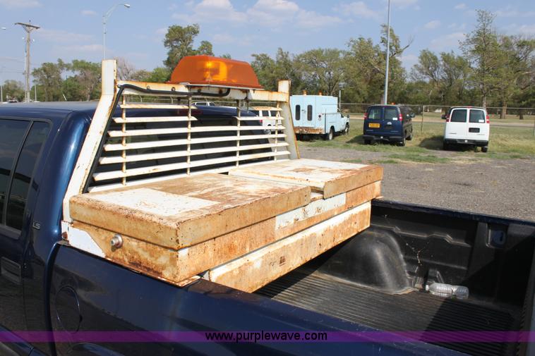 image for item A2768 2003 Chevrolet S10 LS crew cab pickup truck