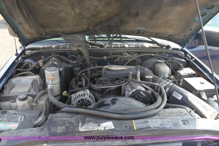 image for item A2768 2003 Chevrolet S10 LS crew cab pickup truck