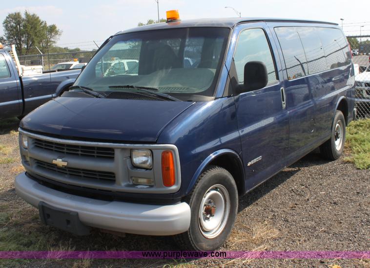 image for item A2769 2002 Chevrolet Express G2500 cargo van