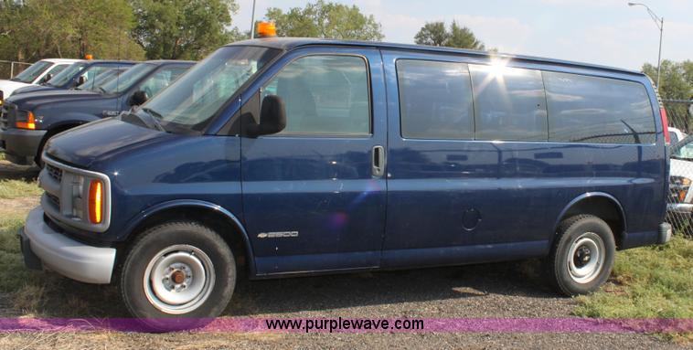 image for item A2769 2002 Chevrolet Express G2500 cargo van