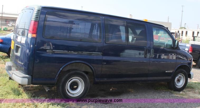 image for item A2769 2002 Chevrolet Express G2500 cargo van