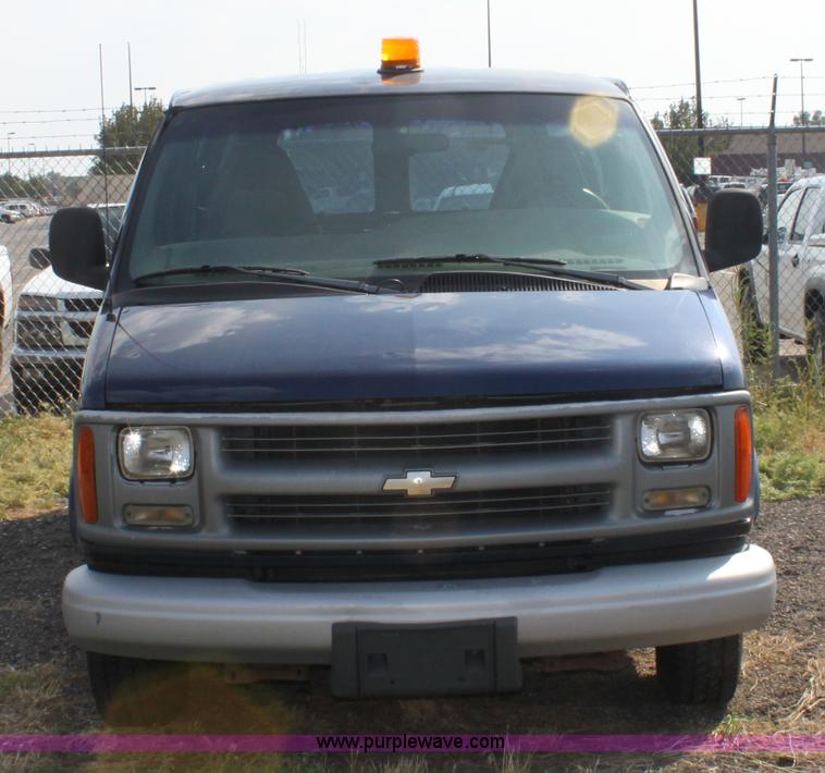 image for item A2769 2002 Chevrolet Express G2500 cargo van