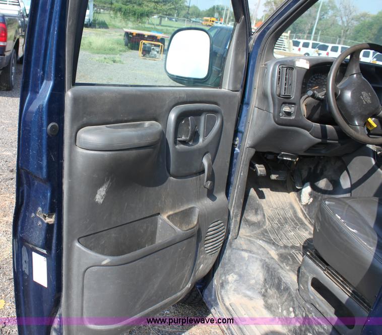 image for item A2769 2002 Chevrolet Express G2500 cargo van