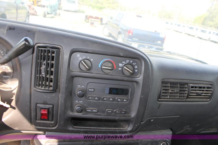 image for item A2769 2002 Chevrolet Express G2500 cargo van