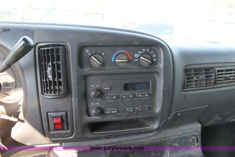 image for item A2769 2002 Chevrolet Express G2500 cargo van