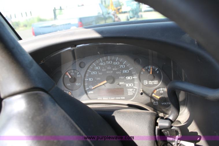 image for item A2769 2002 Chevrolet Express G2500 cargo van