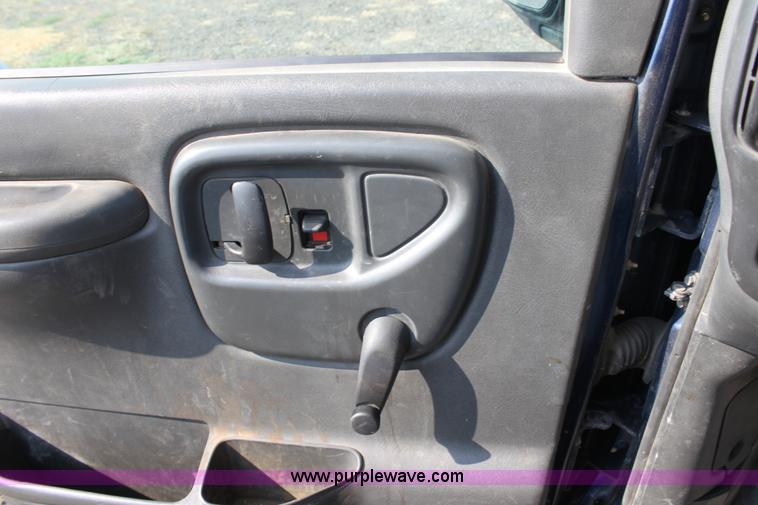 image for item A2769 2002 Chevrolet Express G2500 cargo van