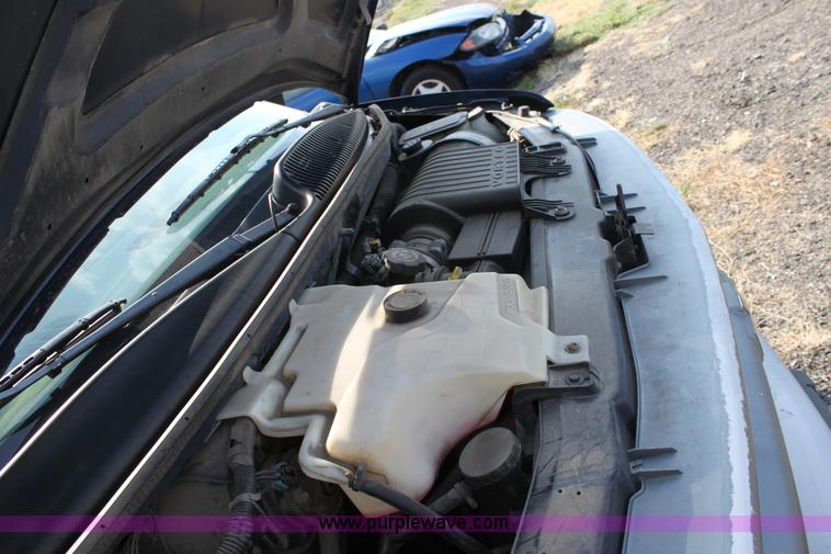 image for item A2769 2002 Chevrolet Express G2500 cargo van