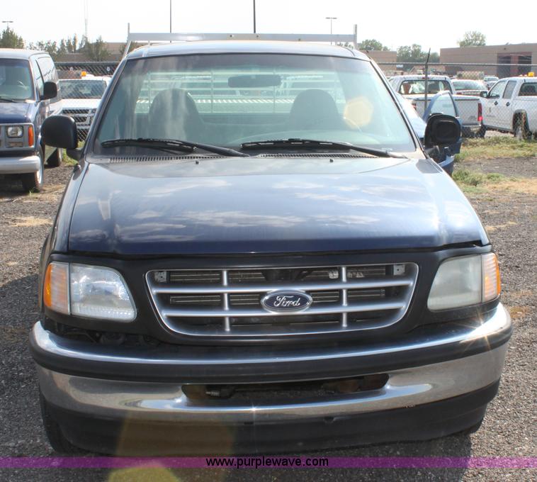 image for item A2770 2002 Ford F250 XLT pickup truck