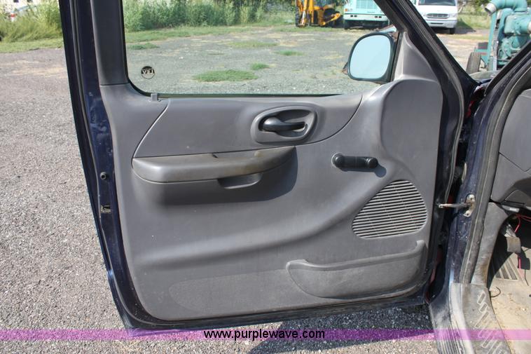 image for item A2770 2002 Ford F250 XLT pickup truck