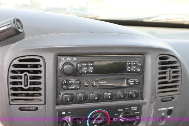 image for item A2770 2002 Ford F250 XLT pickup truck