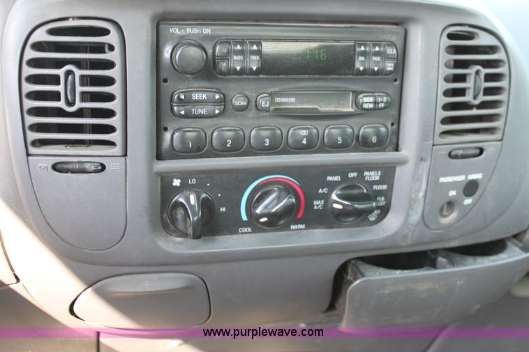 image for item A2770 2002 Ford F250 XLT pickup truck