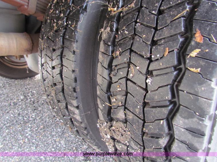 image for item A2776 2000 Ford F550 Super Duty pickup truck