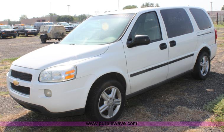 image for item A2777 2005 Chevrolet Uplander mini van
