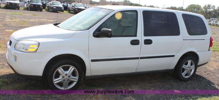 image for item A2777 2005 Chevrolet Uplander mini van