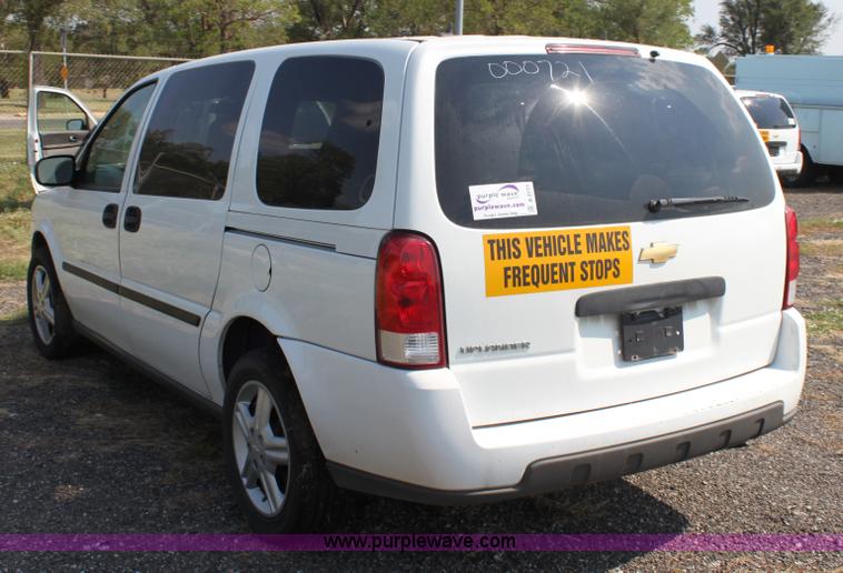 image for item A2777 2005 Chevrolet Uplander mini van