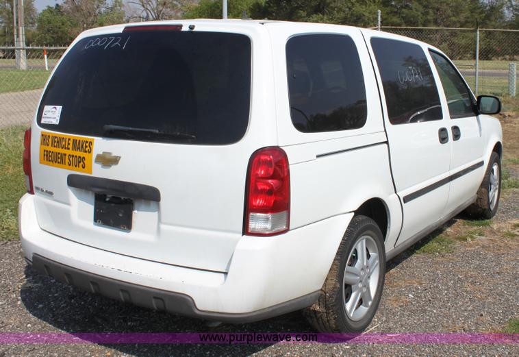 image for item A2777 2005 Chevrolet Uplander mini van