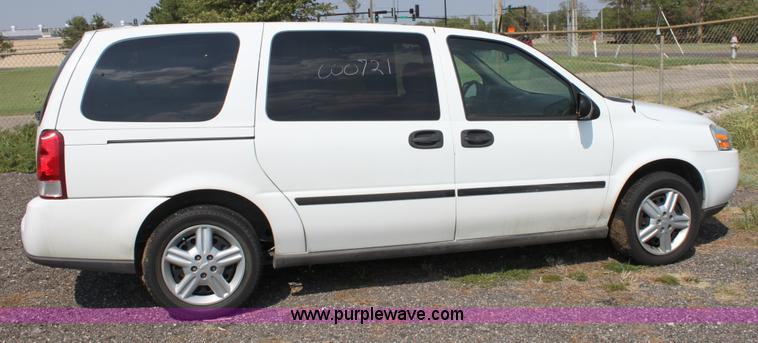 image for item A2777 2005 Chevrolet Uplander mini van