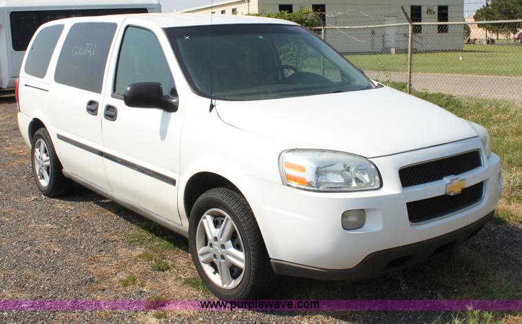 image for item A2777 2005 Chevrolet Uplander mini van
