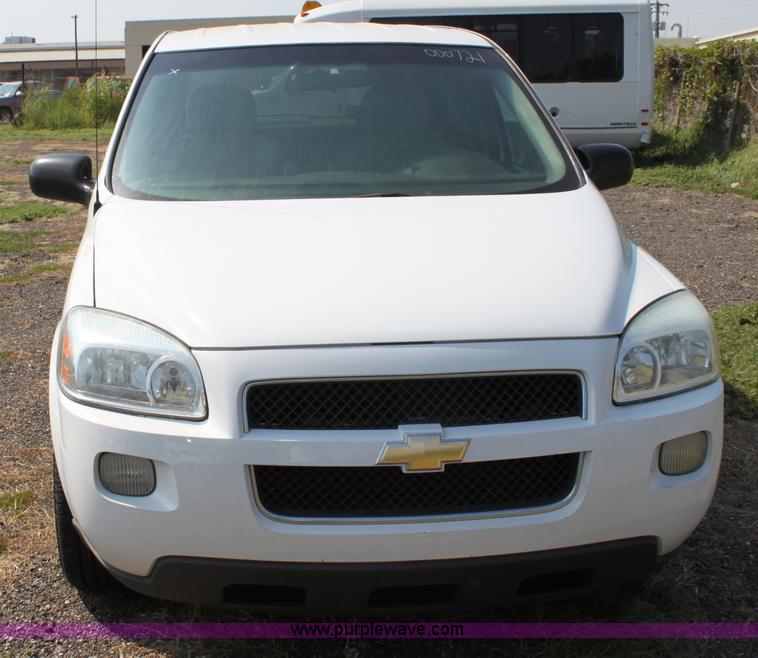 image for item A2777 2005 Chevrolet Uplander mini van