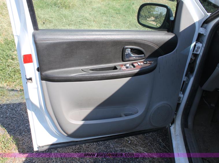 image for item A2777 2005 Chevrolet Uplander mini van
