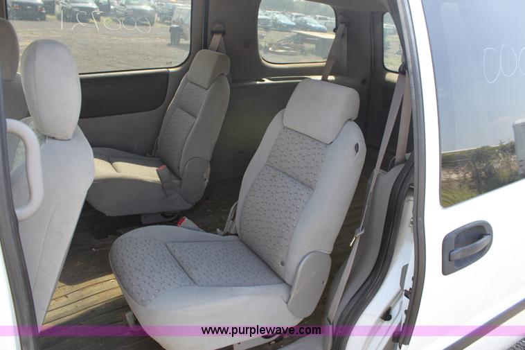 image for item A2777 2005 Chevrolet Uplander mini van