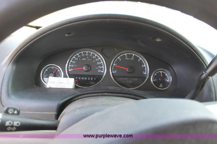 image for item A2777 2005 Chevrolet Uplander mini van