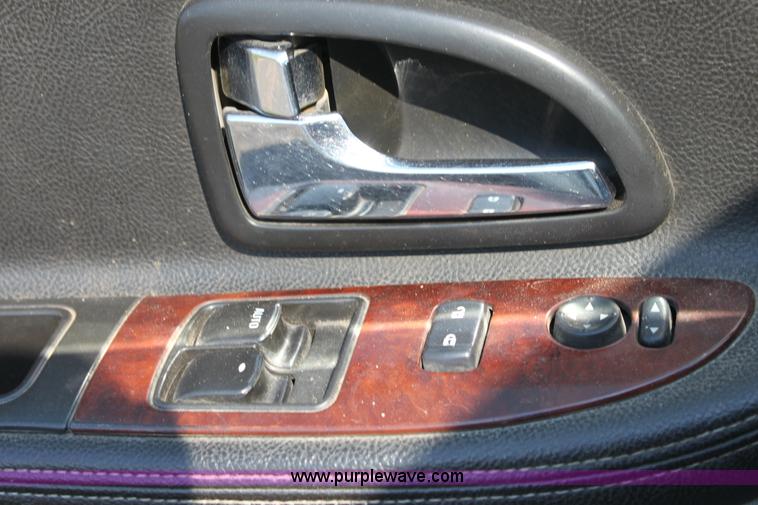 image for item A2777 2005 Chevrolet Uplander mini van