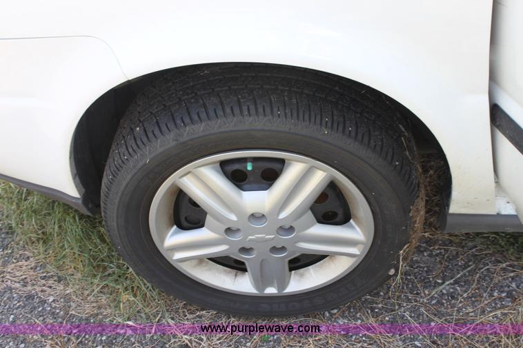 image for item A2777 2005 Chevrolet Uplander mini van